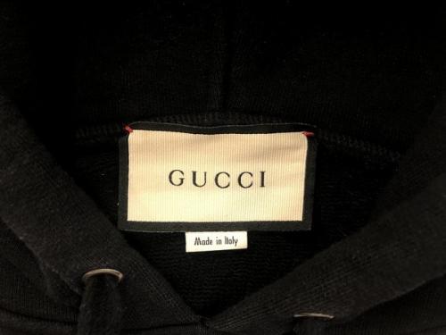 グッチのストロベリープリントパーカー