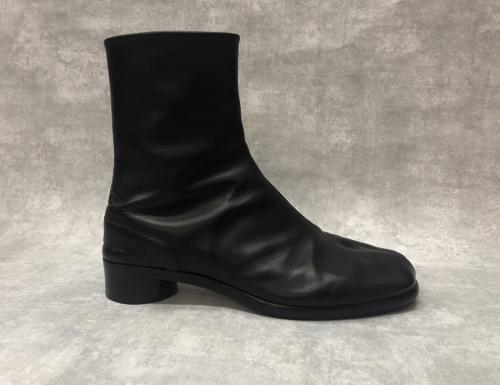 メゾンマルジェラ22のタビブーツ