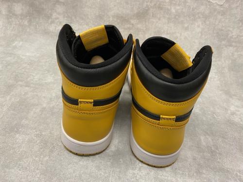 ナイキのエアジョーダン1レトロハイオリジナル