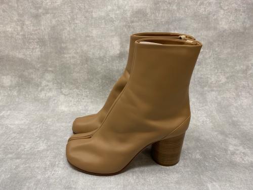 メゾンマルジェラ22のタビブーツ