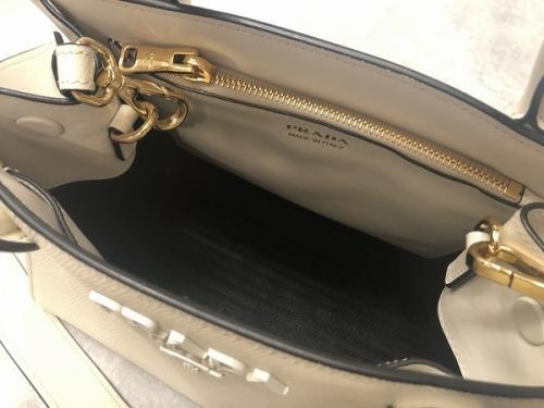 サフィアーノモノクロームハンドバッグの夏物買取