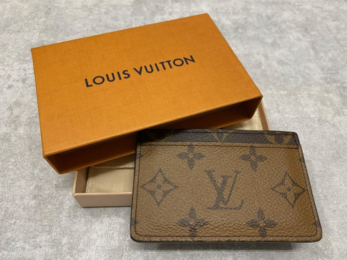 ラグジュアリーブランドのLOUIS VUITTON 　