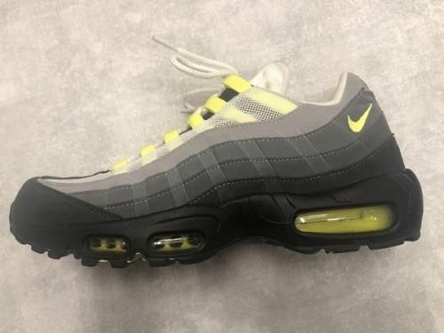 ナイキのエアマックス95 オリジナル イエローグラデーション