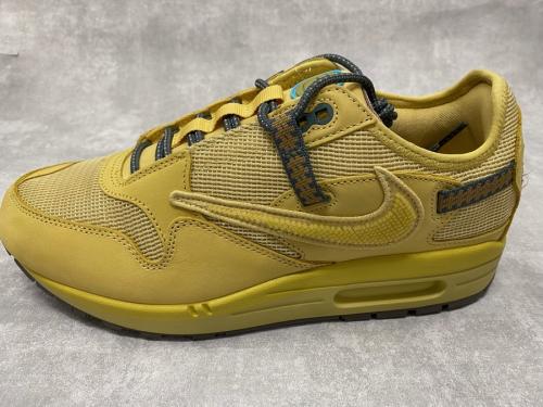 NIKE × TRAVIS SCOTTのナイキ × トラヴィス・スコット