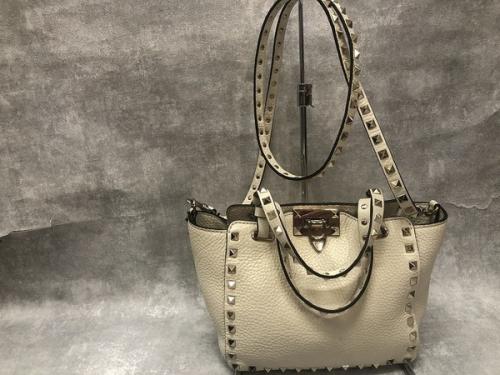 ヴァレンティノガラヴァーニの2WAYロックスタッズハンドバッグ