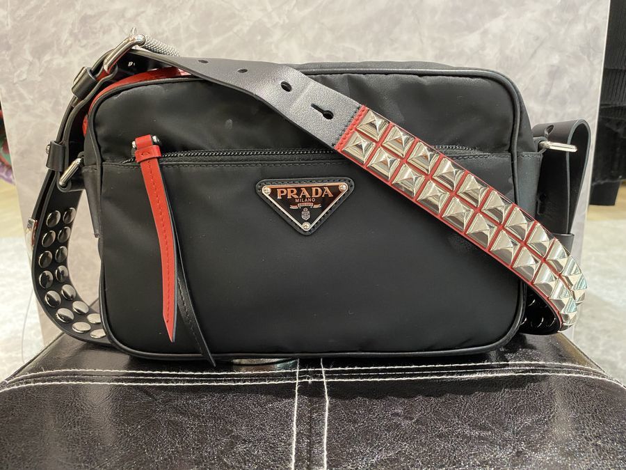 PRADA プラダ 装飾　スタッズ　ショルダーバッグ ナイロン