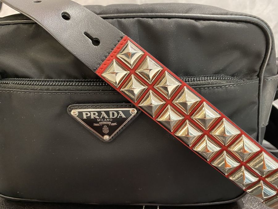 ♥️PRADA♥️　スタッズ　ショルダーバッグ　バッグプラダ