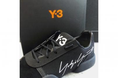 「スニーカーのY-3 YOHJI YAMAMOTO 」