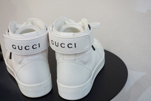 グッチのハイテクスニーカー