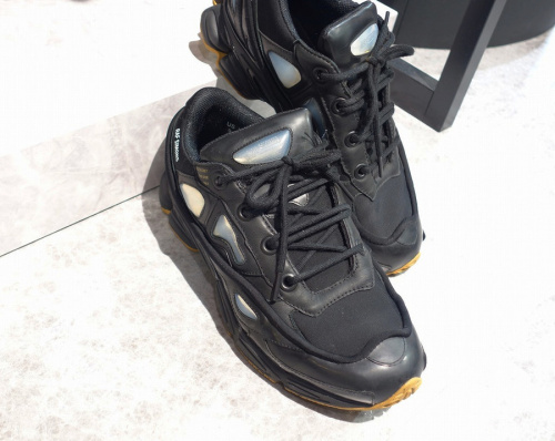 ストリートブランドのadidas×RAF SIMONS