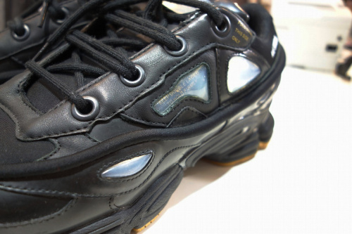 adidas×RAF SIMONSのアディダス×ラフシモンズ