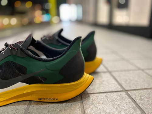 ナイキのGYAKUSOU