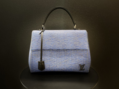 LOUIS VUITTON 　のルイ ヴィトン　