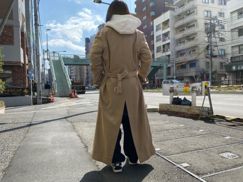 ドゥズィエムクラスのトレンチコート