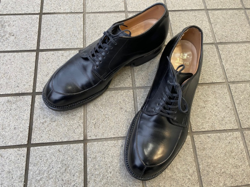 オールデンのVチップシューズ