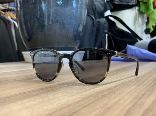 インポートブランドのOLIVER PEOPLES