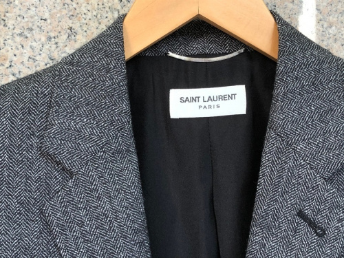 ラグジュアリーブランドのSaint Laurent Paris