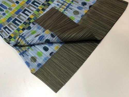 プリーツプリーズの総柄プリーツノースリーブワンピース