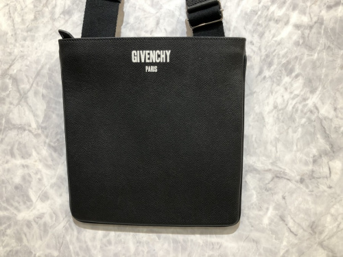 インポートブランドのGIVENCHY