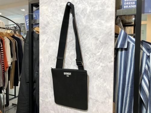 GIVENCHYのジバンシー