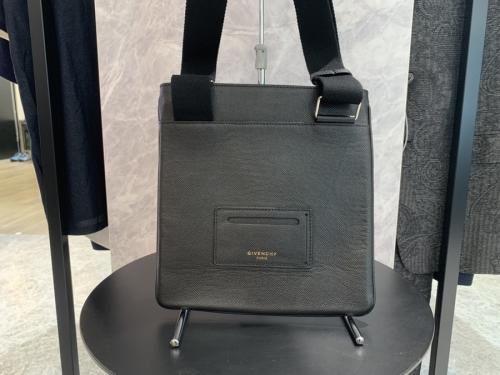 ジバンシーのロゴショルダーバッグ