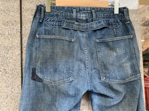 ダブルアールエルのダメージ加工デニム