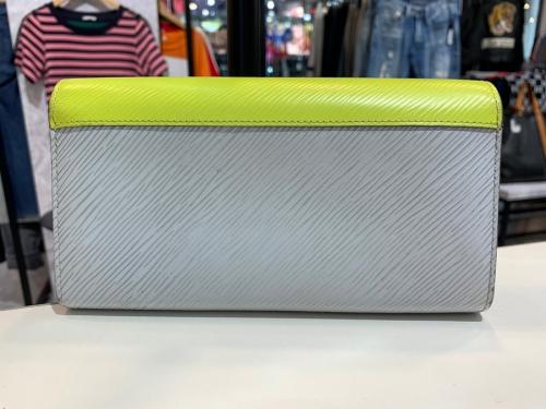 LOUIS VUITTON 　のルイ ヴィトン　