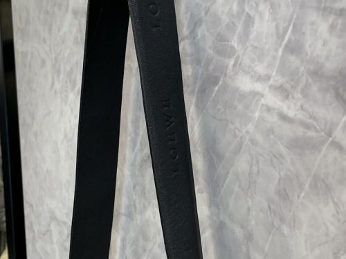 ロエベのアナグラムショルダーバッグ