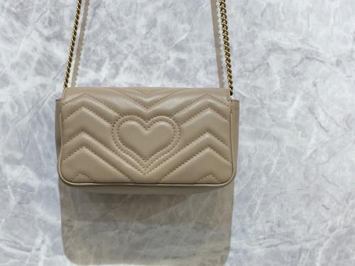 グッチのGGマーモントスーパーミニバッグ