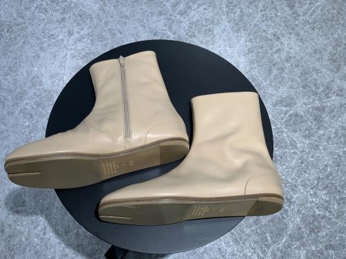 メゾンマルジェラの足袋ブーツ