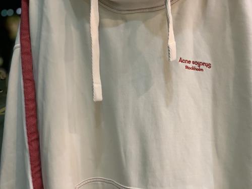 LOGO EMBROIDERED HOODIEのロゴフーディ