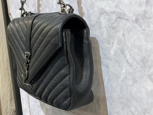 Vステッチモノグラムロゴショルダーバッグ