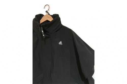 コラボ・別注アイテムのHYKE x adidas