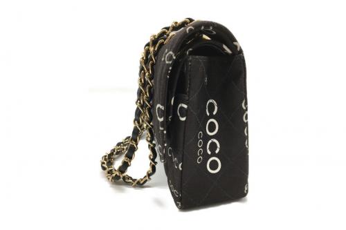 シャネルのCOCOプリントキャンバスマトラッセショルダーバッグ