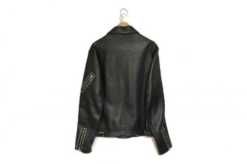 ユニフォームエクスペリメントのスタッズレザーライダースジャケット