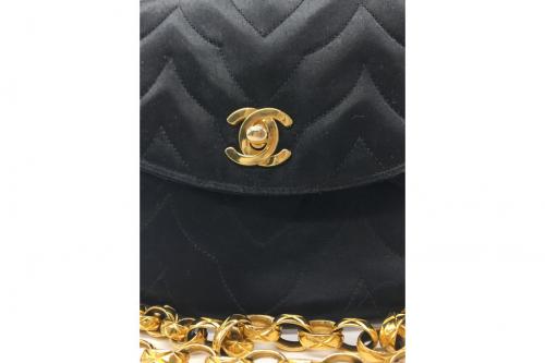 シャネルのサテンチェーンショルダーバッグ