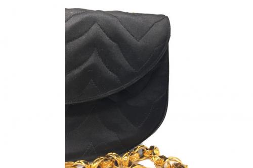 サテンチェーンショルダーバッグのCHANELショルダーバッグ　CHANELココマーク　CHANELチェーンショルダー　CHANELサテン