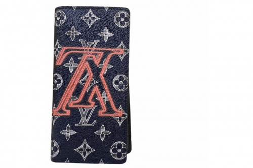 ラグジュアリーブランドのLOUIS VUITTON 　