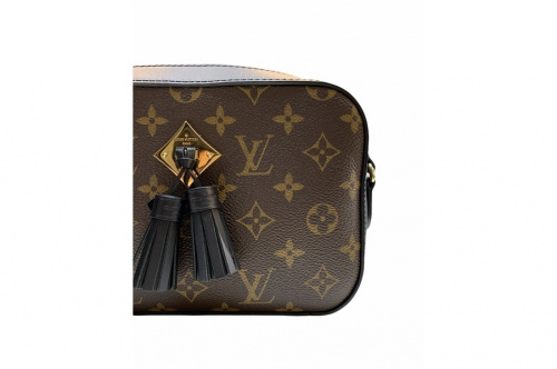 ラグジュアリーブランドのLOUIS VUITTON 　