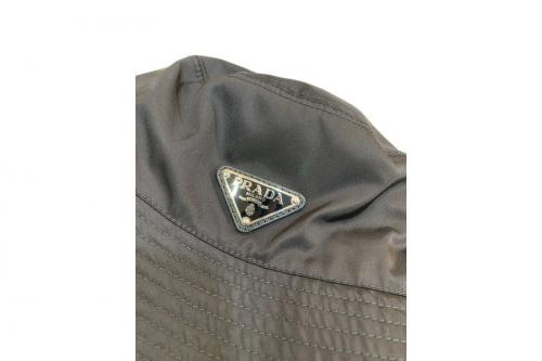 プラダのバケットハット