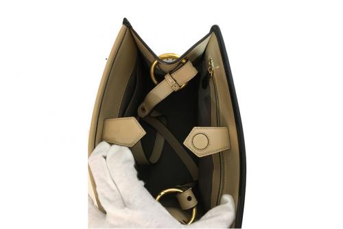 FENDIラナウェイスモールショルダー