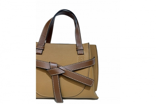 ラグジュアリーブランドのLOEWE