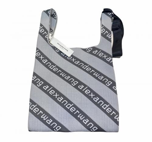 アレキサンダーワンのジャガードロゴニットバッグ