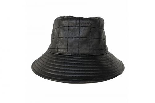 セリーヌのレザーバケットハット