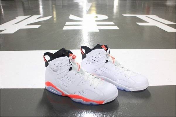 NIKE エアジョーダン6 インフラレッド ホワイト