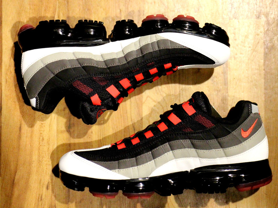 NIKE/ナイキ】名作×融合=アップデートしたハイテクスニーカー NIKE/ナイキ】名作×融合=アップデートしたハイテクスニーカー