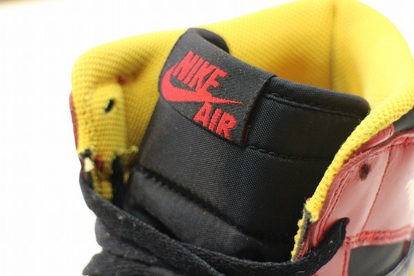 NIKE/ナイキ】チームカラー配色のフィーチャーモデル！【AIR