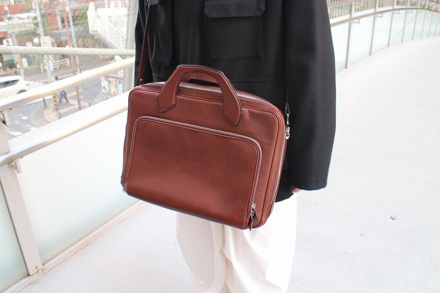 万双のトートバッグ