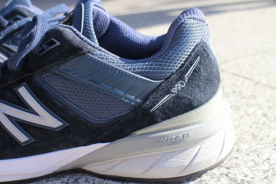 new balance/ニューバランス】よりスニーカー（M990NV5）が買取