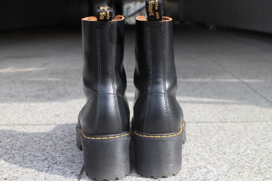 ドクターマーチン Dr.Martens レディース 7フックブーツ レオナ